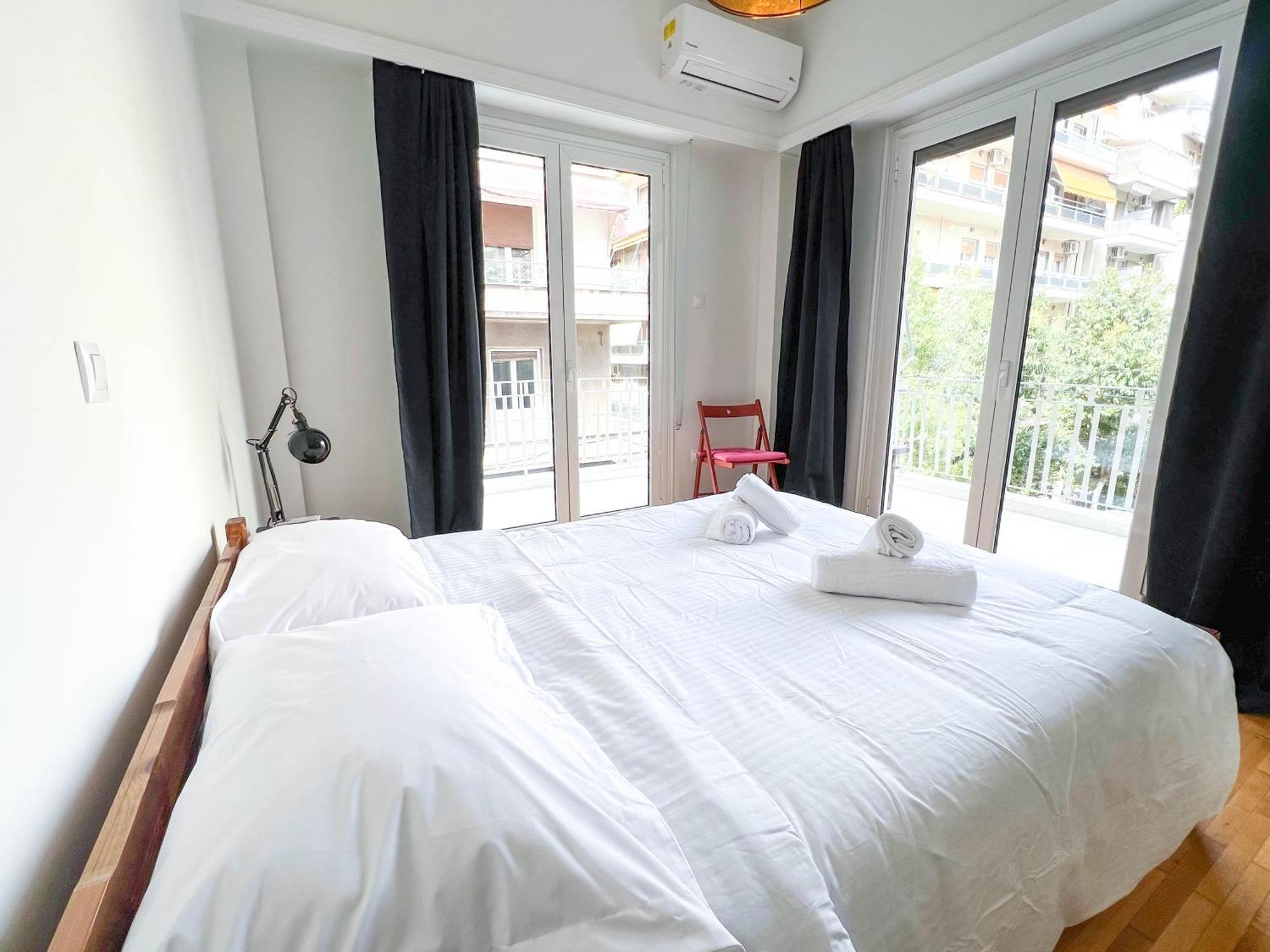 Family Two Bedroom Apartment Benaki Athena Bagian luar foto