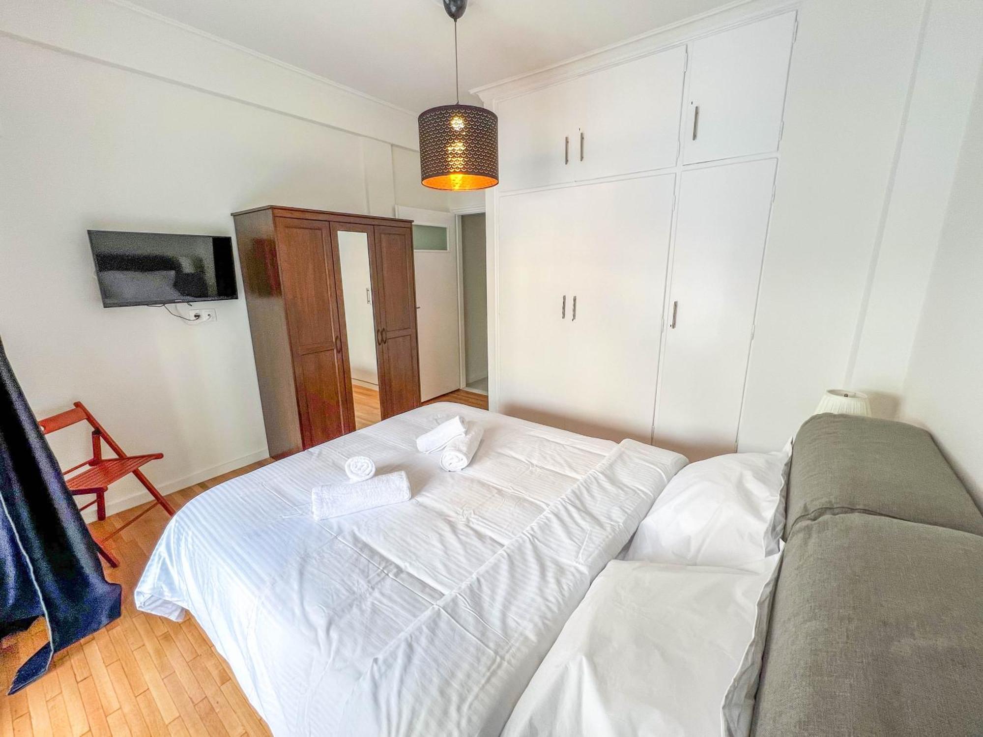 Family Two Bedroom Apartment Benaki Athena Bagian luar foto